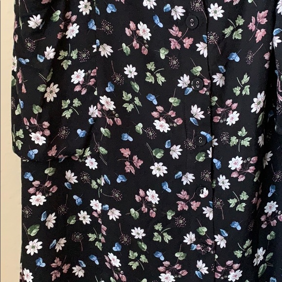 Black floral midi with button front🌸 - Picture 5 of 13